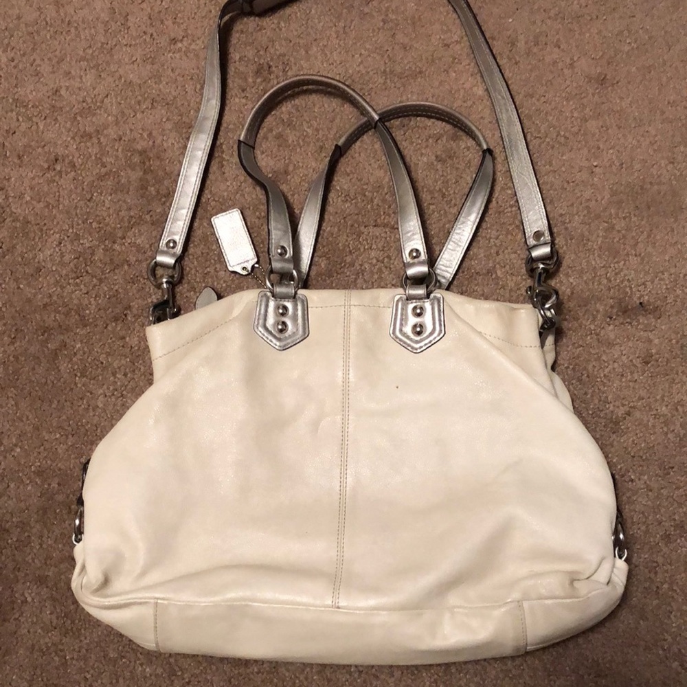 Coach Purse 👛 - Picture 4 of 6